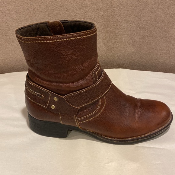 Clarks ankle Boots size 7 dark brown leather upper 1.5 inch heel zipper side - Picture 4 of 6